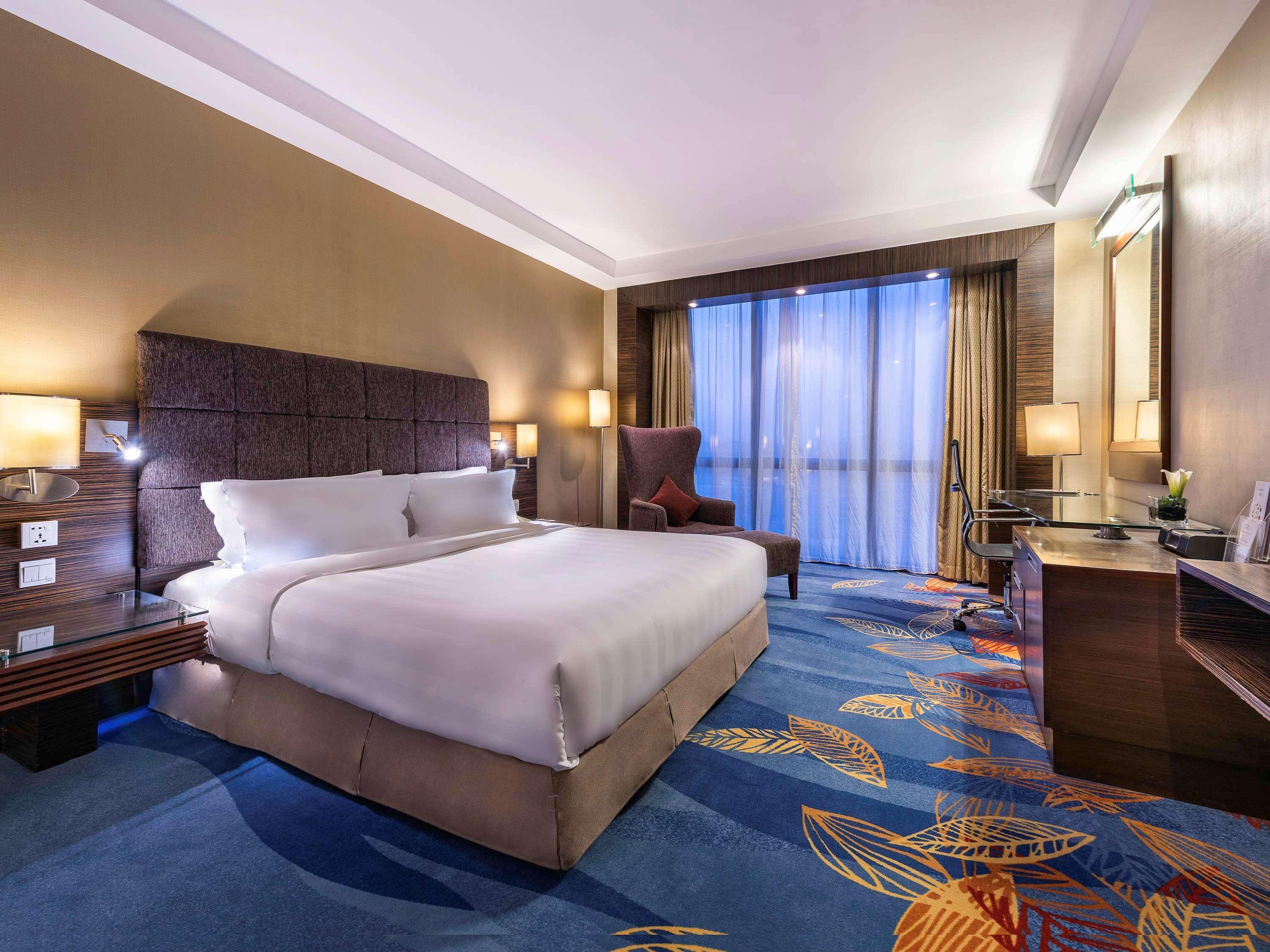 Novotel Beijing Peace Exteriör bild