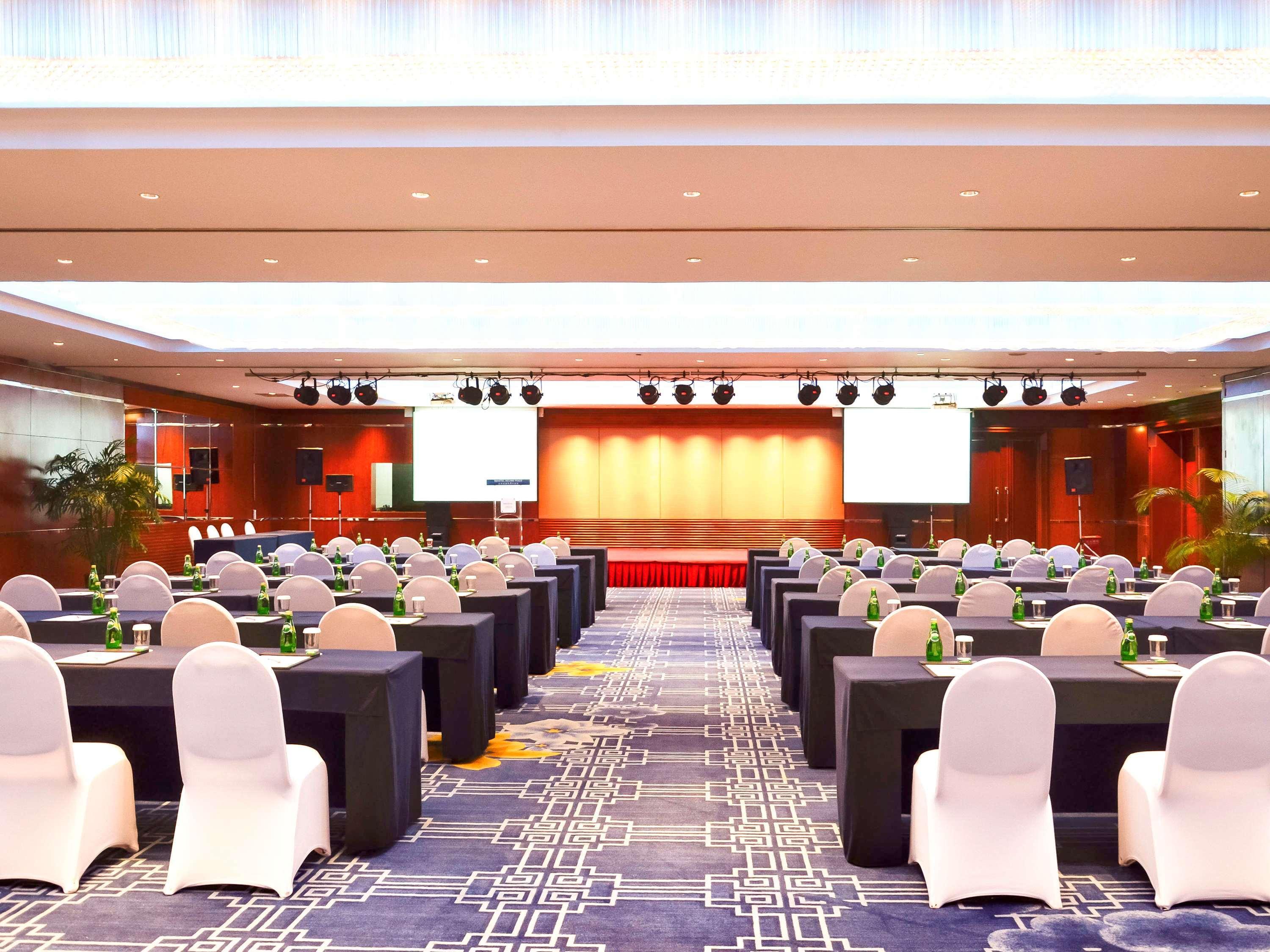 Novotel Beijing Peace Exteriör bild